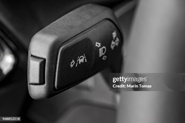 lane keep assist system - autopilot stock-fotos und bilder