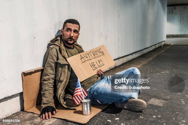 todos precisam de um pouco de ajuda - poverty in america - fotografias e filmes do acervo