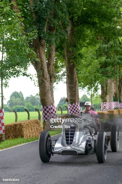 bentley 6.5-litre old mother gun vintage 1927  le mans race car - 1927 2017 stock pictures, royalty-free photos & images
