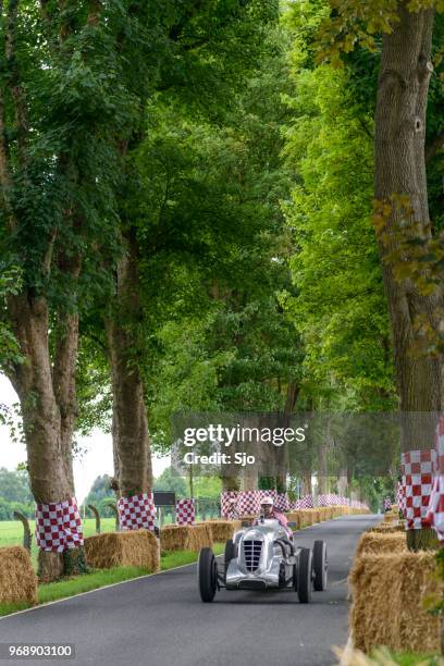 bentley 6.5-litre old mother gun vintage 1927  le mans race car - 1927 2017 stock pictures, royalty-free photos & images