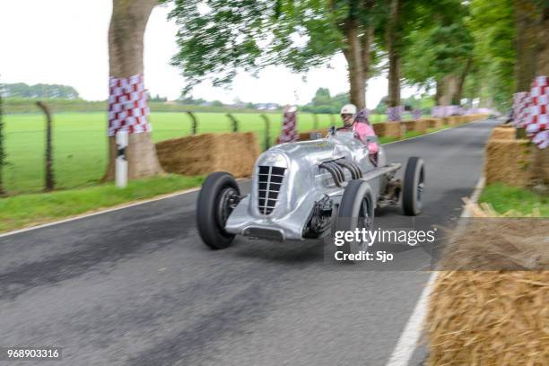 bentley 6.5-litre old mother gun vintage 1927  le mans race car - 1927 2017 stock pictures, royalty-free photos & images