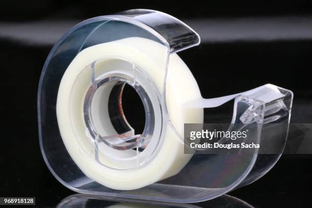 disposable tape dispenser - tape dispenser photos et images de collection