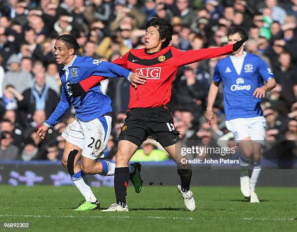 Ji-Sung Park of Manchester United clashes with Steven Pienaar of Everton during the FA Barclays Premier League match between Everton and Manchester...