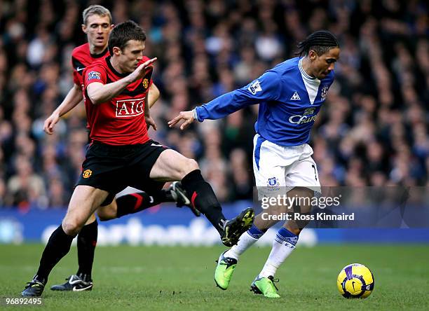 Steven Pienaar of Everton is challenged by Michael Carrick of Manchester United during the Barclays Premiership match between Everton and Manchester...