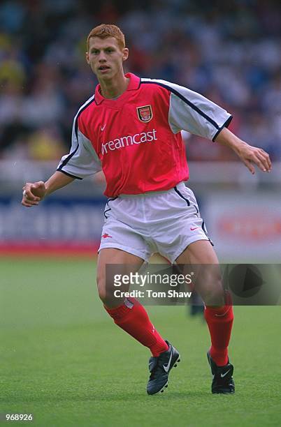 Steve Sidwell of Arsenal in action during the pre-season friendly match against Rushden & Diamonds played at Nene Park, in Irthlinborough, England....