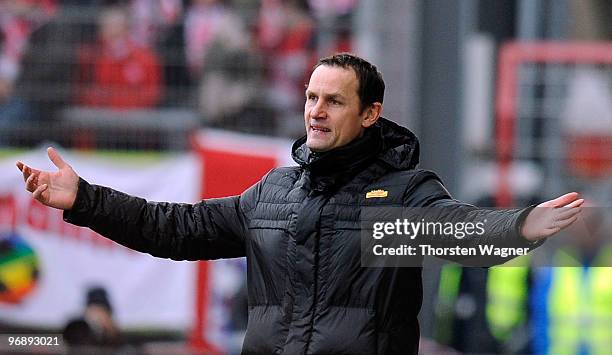 Headcoach Heiko Herrlich of Bochum gestures during the Bundesliga match between FSV Mainz 05 and VFL Bochum at Bruchweg Stadium on February 20, 2010...