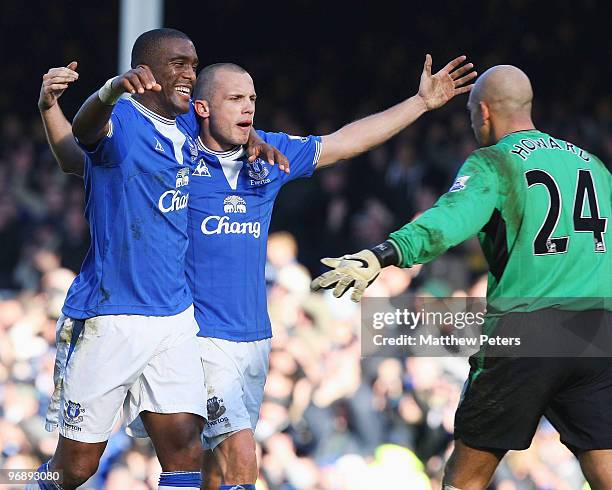 Sylvain Distin, Johnny Heitinga and Tim Howard of Everton celebrate at the final whistle during the FA Barclays Premier League match between Everton...