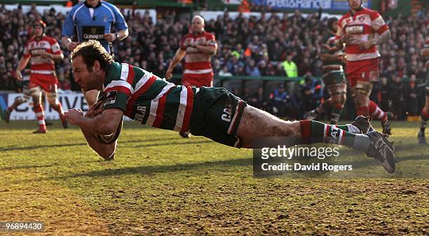 Geordan Murphy of Leicester dives over for a try during the Guinness Premiership match between Leicester Tigers and Gloucester at Welford Road on...