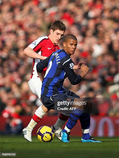 Arsenal's Welsh midfielder Aaron Ramsey vies with Sunderland's English striker Fraizer Campbell during the English Premier League football match...