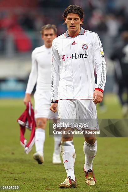 Philipp Lahm and Mario Gomez of Bayern look dejected after the 1-.1 draw of the Bundesliga match between 1. FC Nuernberg and FC Bayern Muenchen at...