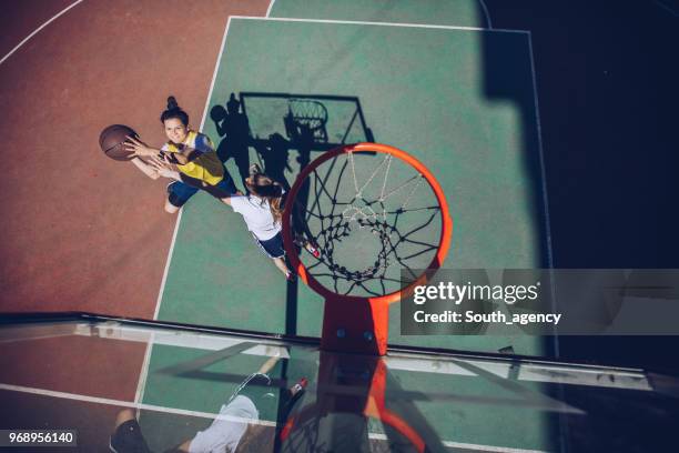 streetball-tag - womens basketball stock-fotos und bilder