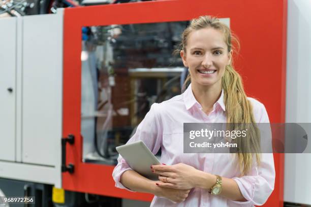 woman & industry & cnc machinery - yoh4nn stock pictures, royalty-free photos & images