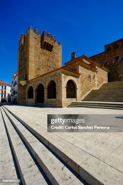medieval architecture - comunidad autónoma de extremadura fotografías e imágenes de stock