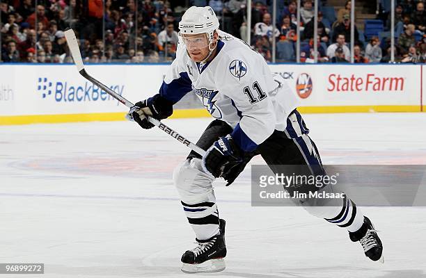 Jeff Halpern of the Tampa Bay Lightning skates against the New York Islanders on February 13, 2010 at Nassau Coliseum in Uniondale, New York. The...