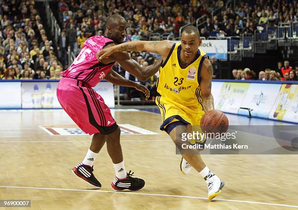 Immanuel McElroy of Berlin moves against Ronald Dupree of Bonn during the Beko Basketball Bundesliga match between Alba Berlin and Telekom Baskets...