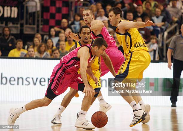 Jared Jordan of Bonn, Rashad Wright, Tim Ohlbrecht and Dragan Dojcin of Alba battle for the ball during the Beko Basketball Bundesliga match between...