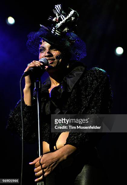 Goapele performs in support of her Milk & Honey album at The Fox Theater on February 19, 2010 in Oakland, California.