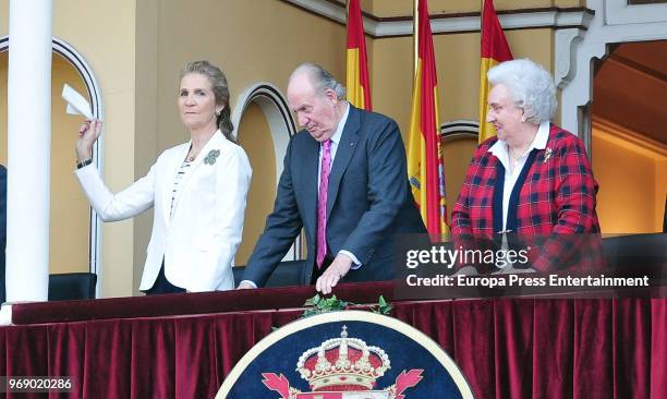 King Juan Carlos, his daughter Princess Elena of Spain and his sister Princess Pilar attend La Beneficiencia Bullfight at Las Ventas Bullring on June...