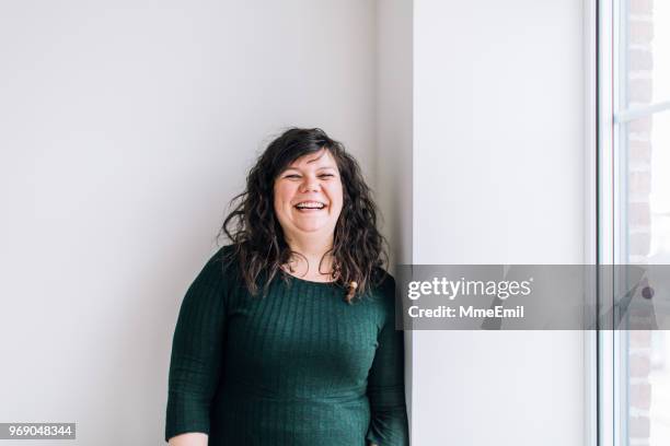 body positive female smiling and looking at camera - heavy set women stock pictures, royalty-free photos & images