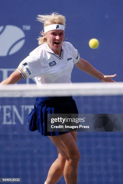 Jana Novotna plays tennis during the 1998 US Tennis Open circa September 1998 in New York City