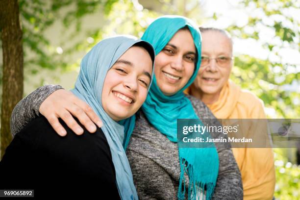 muslim multi generational family portrait - jasmin merdan stock pictures, royalty-free photos & images