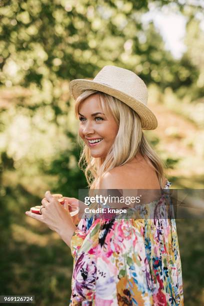 beautiful mid adult woman outdoors in sunny summer - peach tranquility stock pictures, royalty-free photos & images