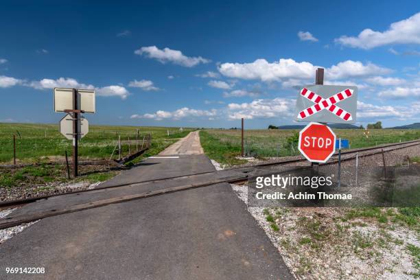 train crossing, french countryside, france, europe - level crossing stock pictures, royalty-free photos & images