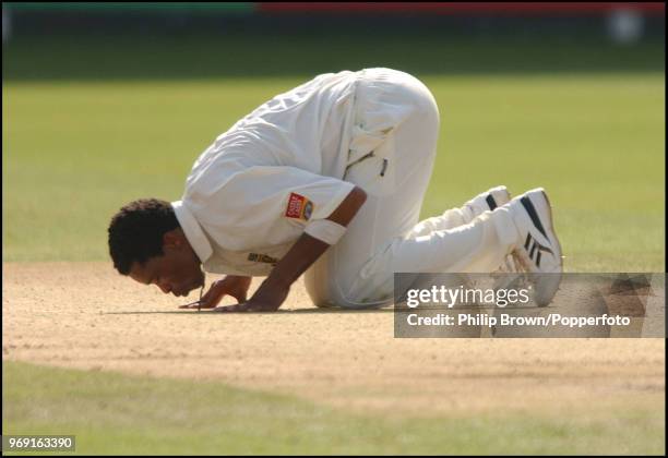 Makhaya Ntini of South Africa kisses the pitch after taking his tenth wicket of the match during the 2nd Test match between England and South Africa...