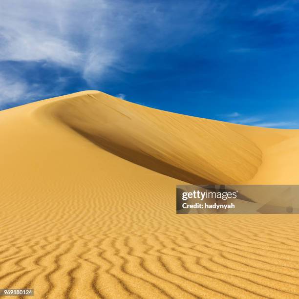 gran desierto de arena mar, libia, áfrica - desierto libio fotografías e imágenes de stock
