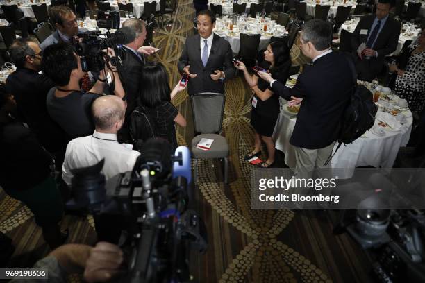 Oscar Munoz, chief executive officer of United Continental Holdings Inc., center, speaks to members of the media during an Economic Club of...
