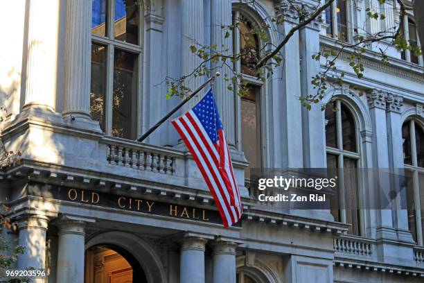 old city hall in boston, massachusetts, usa - ontmoetingshuis stockfoto's en -beelden