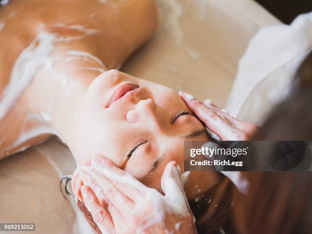 japanese facial treatment - body massage japan stock pictures, royalty-free photos & images