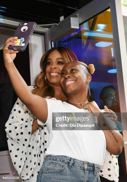 Niecy Nash poses with a guest at TNT's CLAWS Presents The #ClawsUp Tour New York on June 7, 2018 in New York City.