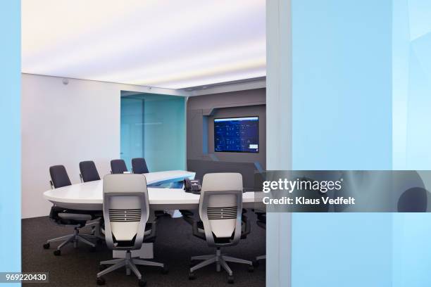 interior shot of modern designed boardroom in office building - fensterfront innen stock-fotos und bilder