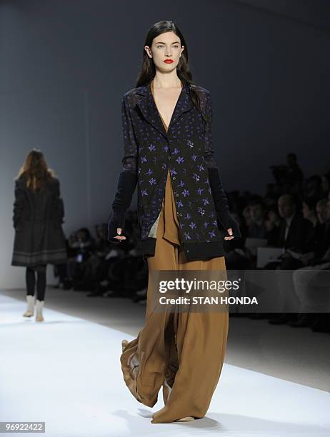 Model presents an outfit at the Richard Chai show February 11, 2010 at the Mercedes-Benz Fashion Week in New York. AFP PHOTO/Stan Honda
