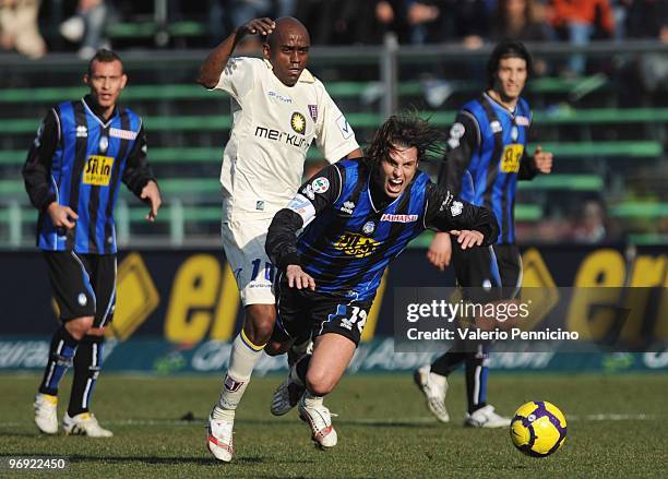 Cristiano Doni of Atalanta BC clashes with Siqueira De Oliveira Luciano of AC Chievo Verona during the Serie A match between Atalanta BC and AC...