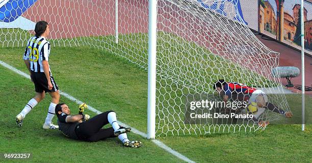 Antonio Busce of Bologna scores his first goal during the Serie A match between Bologna FC and Juventus FC at Stadio Renato Dall'Ara on February 21,...