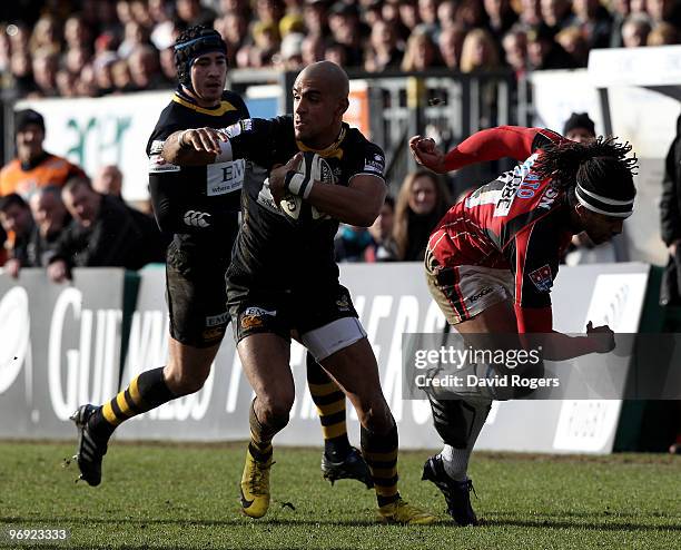 Tom Varndell of Wasps races away from Noah Cato during the Guinness Premiership match between London Wasps and Saracens at Adams Park on February 21,...