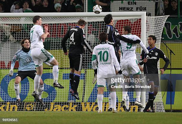 Kevin Kuranyi of Schalke scores the first goal with a header during the Bundesliga match between VfL Wolfsburg and FC Schalke 04 at Volkswagen Arena...