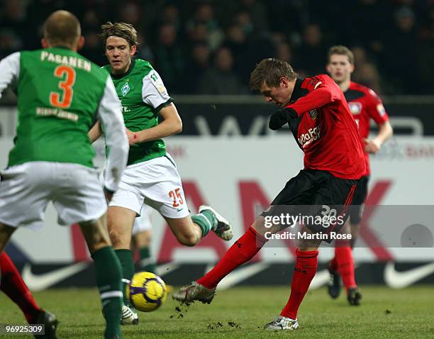 Toni Kroos of Leverkusen scores his team's 2nd goal during the Bundesliga match between Werder Bremen and Bayer Leverkusen at the Weser Stadium on...