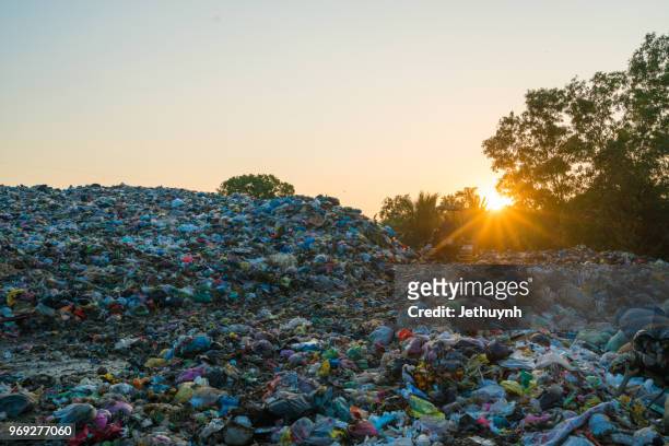 garbage pile in trash dump - landfill - landfill stock-fotos und bilder
