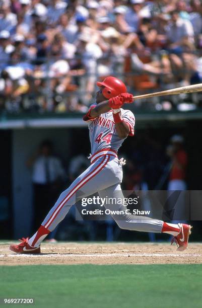 Eric Davis of the Cincinnati Reds bats against the San Diego Padres at Jack Murphy Stadium circa 1987 in San Diego, California.