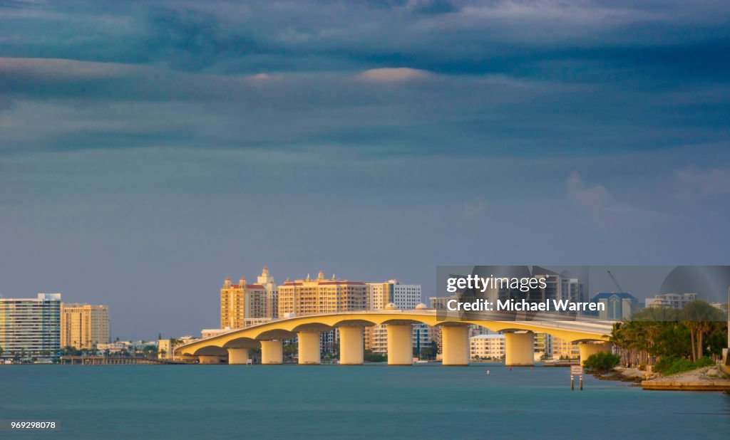 Sarasota, Flórida EUA - Skyline e ponte