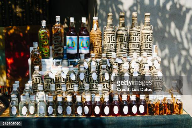 lao-lao rice whisky for sale - laotiaanse cultuur stockfoto's en -beelden