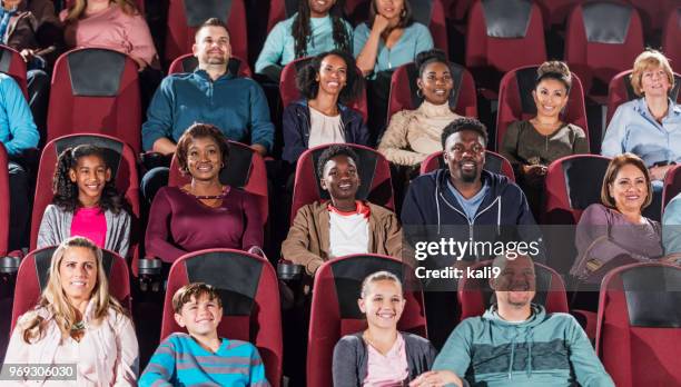 multi-ethnischen publikum film im theater - movie theatre audience stock-fotos und bilder