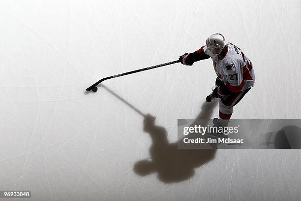 Alex Kovalev of the Ottawa Senators warms up before playing against the New York Islanders on February 14, 2010 at Nassau Coliseum in Uniondale, New...