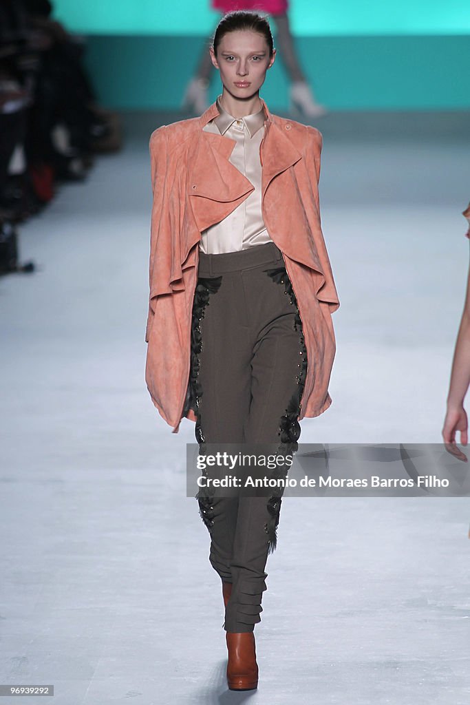 Matthew Williamson: London Fashion Week a/w 2010 - Runway