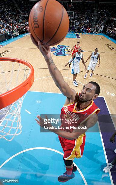 Jared Jeffries of the Houston Rockets shoots against the New Orleans Hornets on February 21, 2010 at the New Orleans Arena in New Orleans, Louisiana....