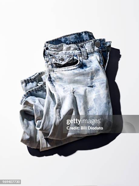 acid washed jeans - lavato con acido foto e immagini stock