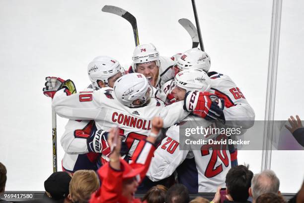 Lars Eller celebrates his goal with teammates Brett Connolly, Andre Burakovsky, John Carlson and Michal Kempny of the Washington Capitals against the...